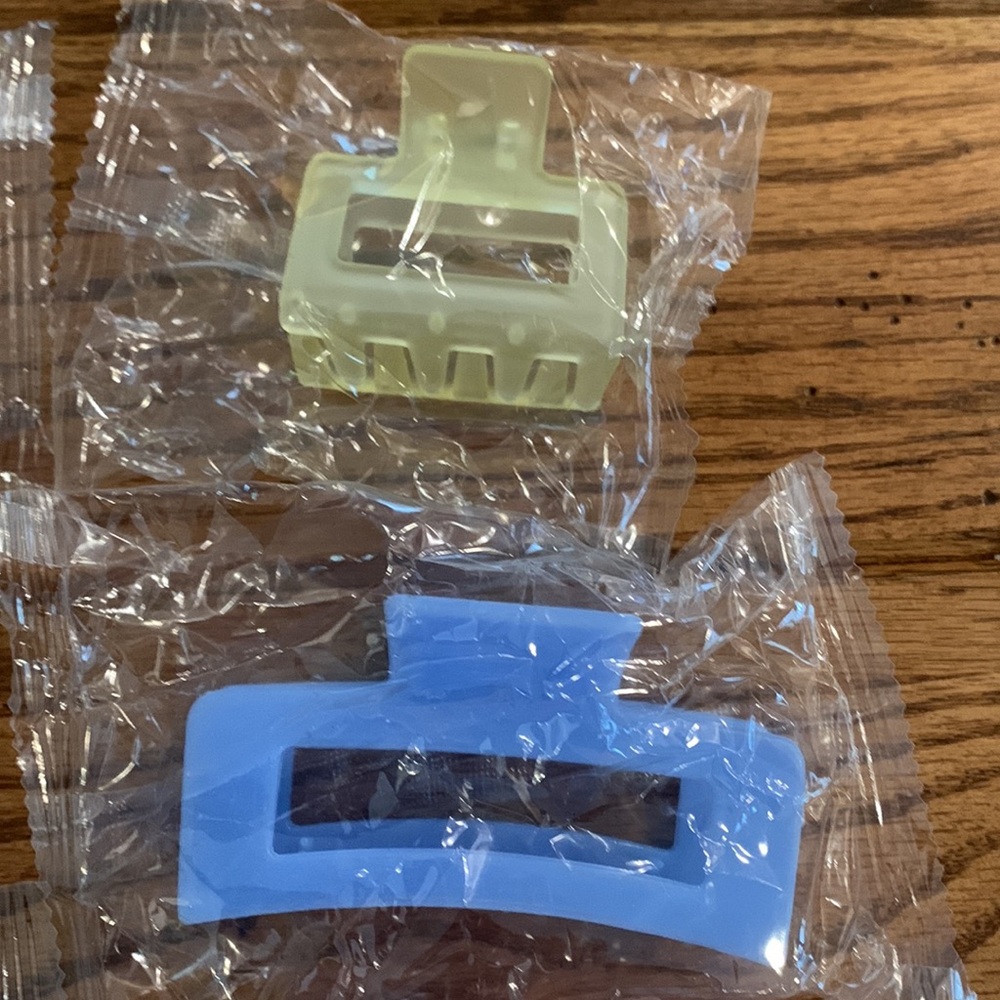 12 Hair Clips - Picture 6 of 10